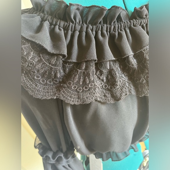 Black Chiffon Cropped Blouse - Picture 3 of 7